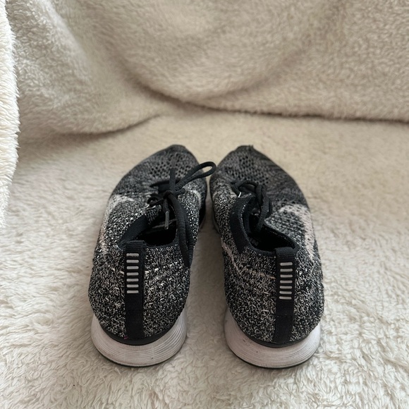 Nike Fly Knit Racer Oreo 7.5 *Rare* - Picture 4 of 5